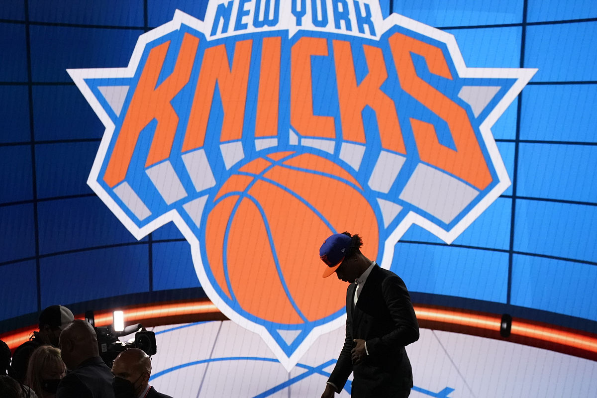 关于开拓者队面对老鹰队，取得胜利的信息