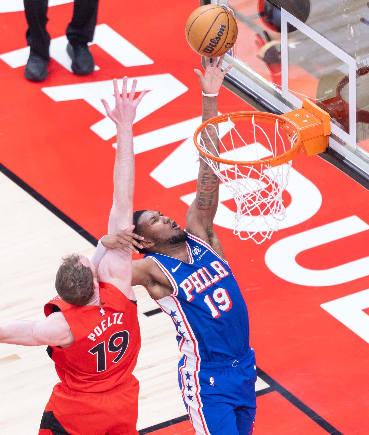 猛龙胜骑士取得关键胜利