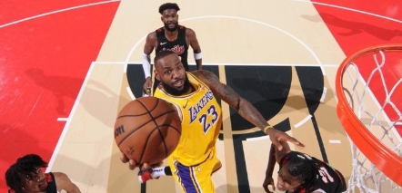 开拓者惨败湖人,连续两败 开拓者惨败湖人,连续两败