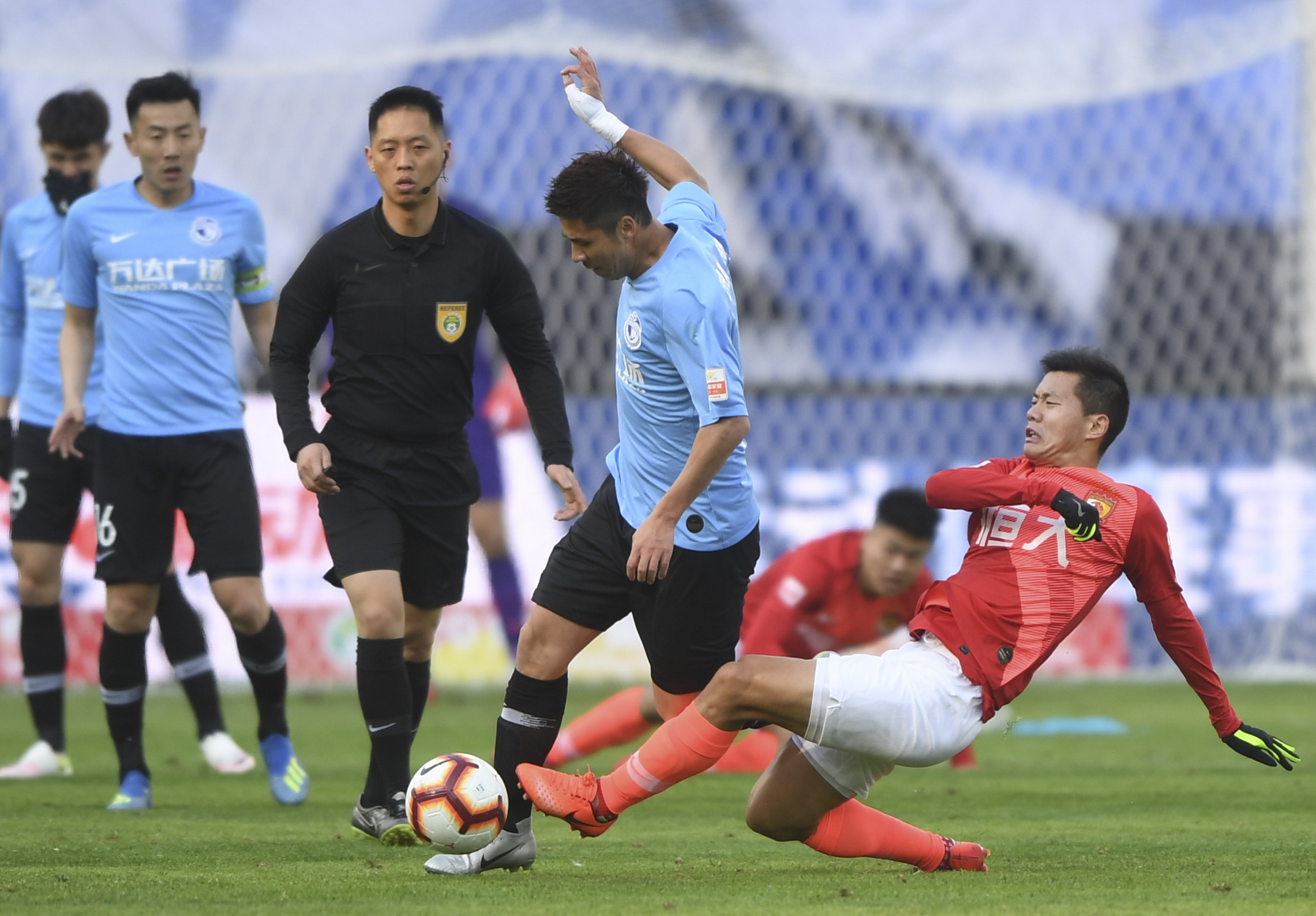 大连一方迎来大胜，球员士气爆棚