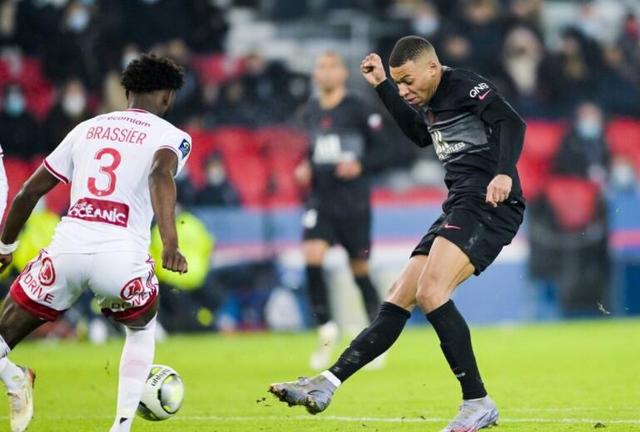 关于里尔战平雷恩，保持不败纪录的信息