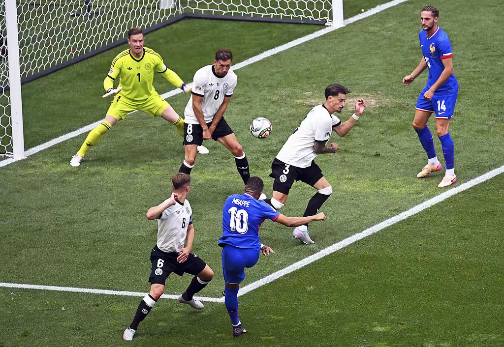 联赛赛程紧张，球队备战气氛浓厚的简单介绍