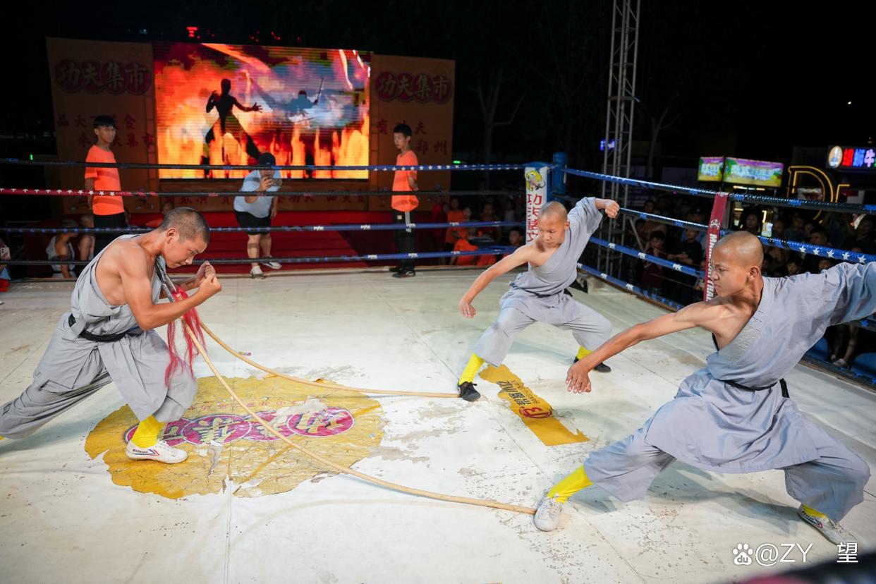 球员们在擂台上展现出非凡技艺