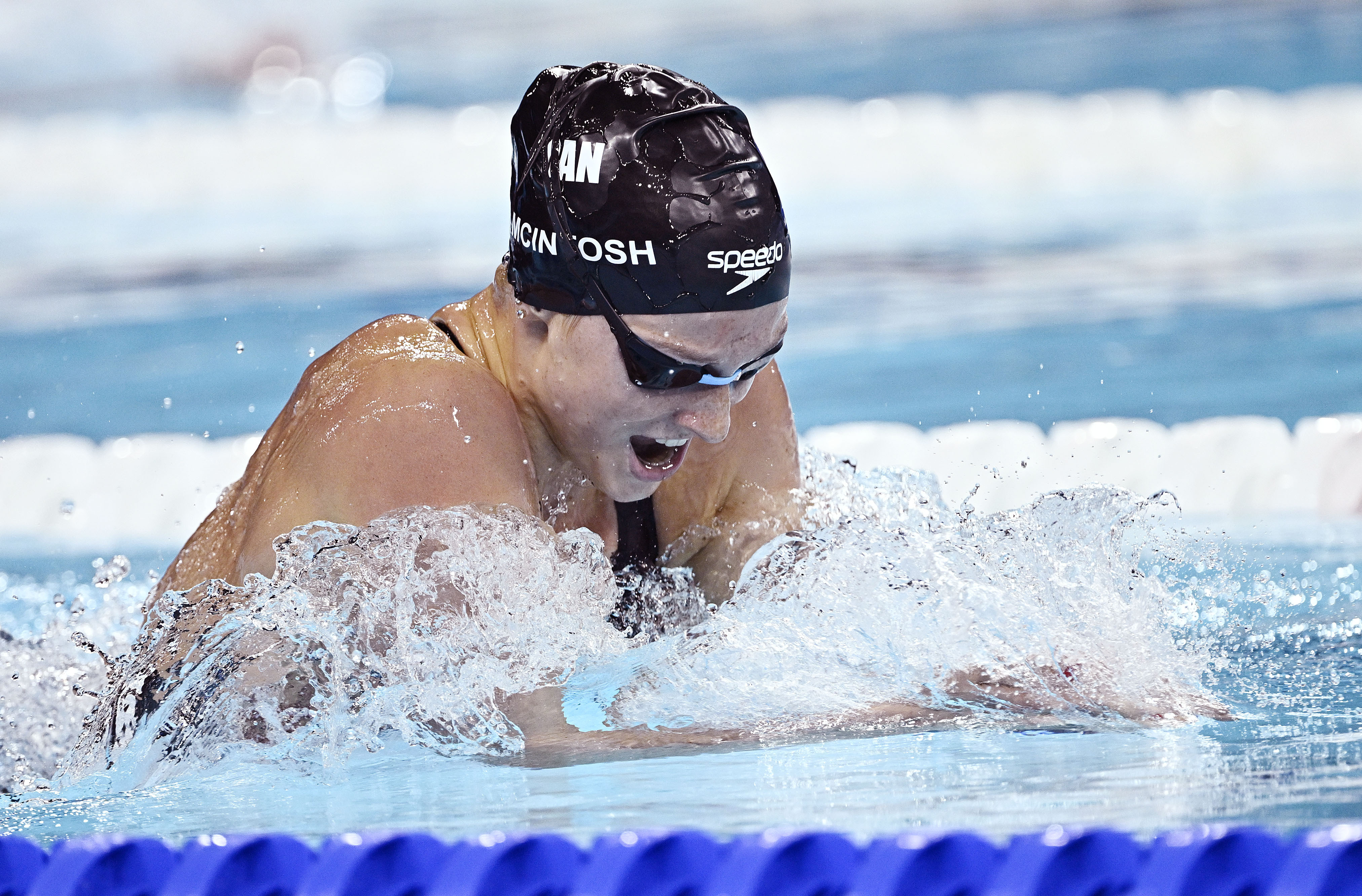 意大利游泳选手轻松摘金，女子蛙泳项目夺冠