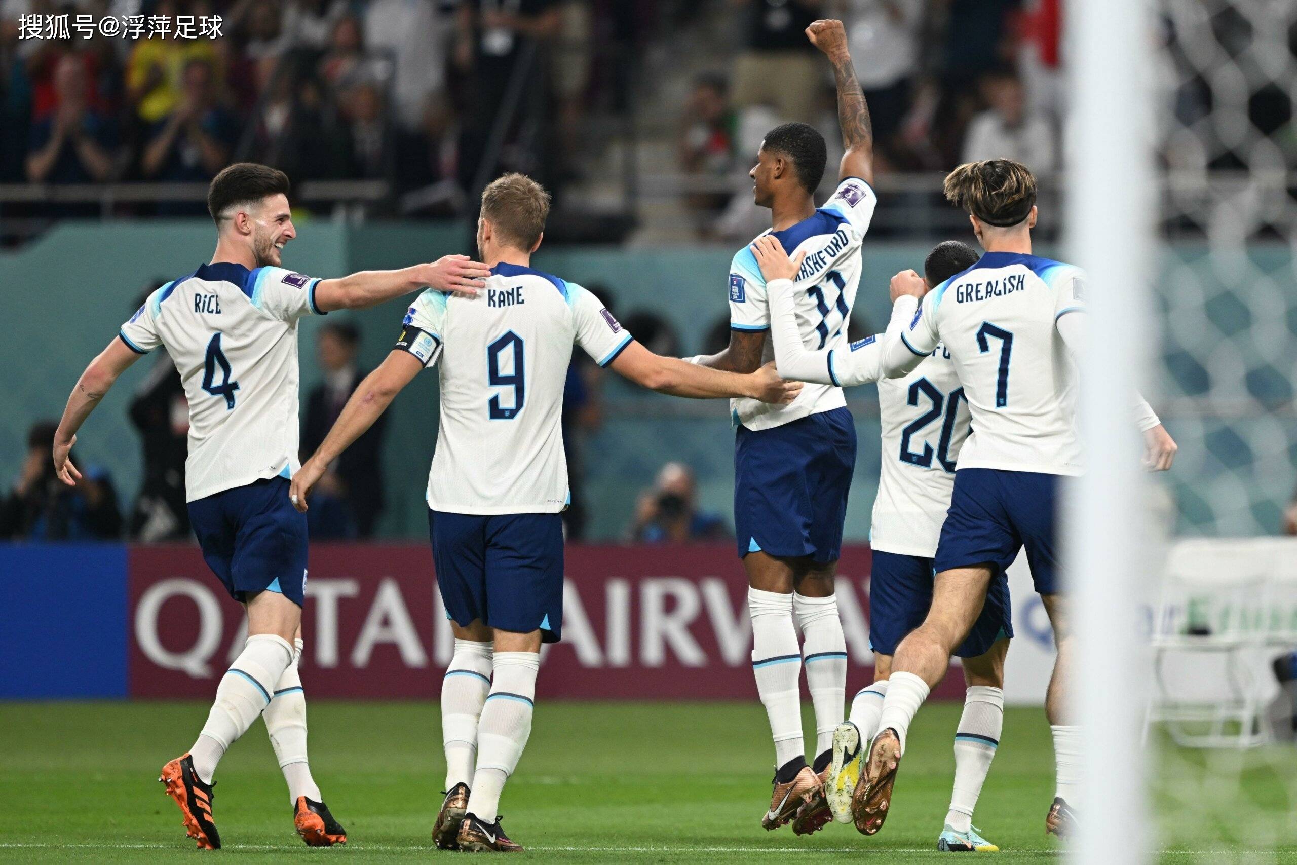 包含英格兰主场轻取瑞士，斯特林梅开二度的词条