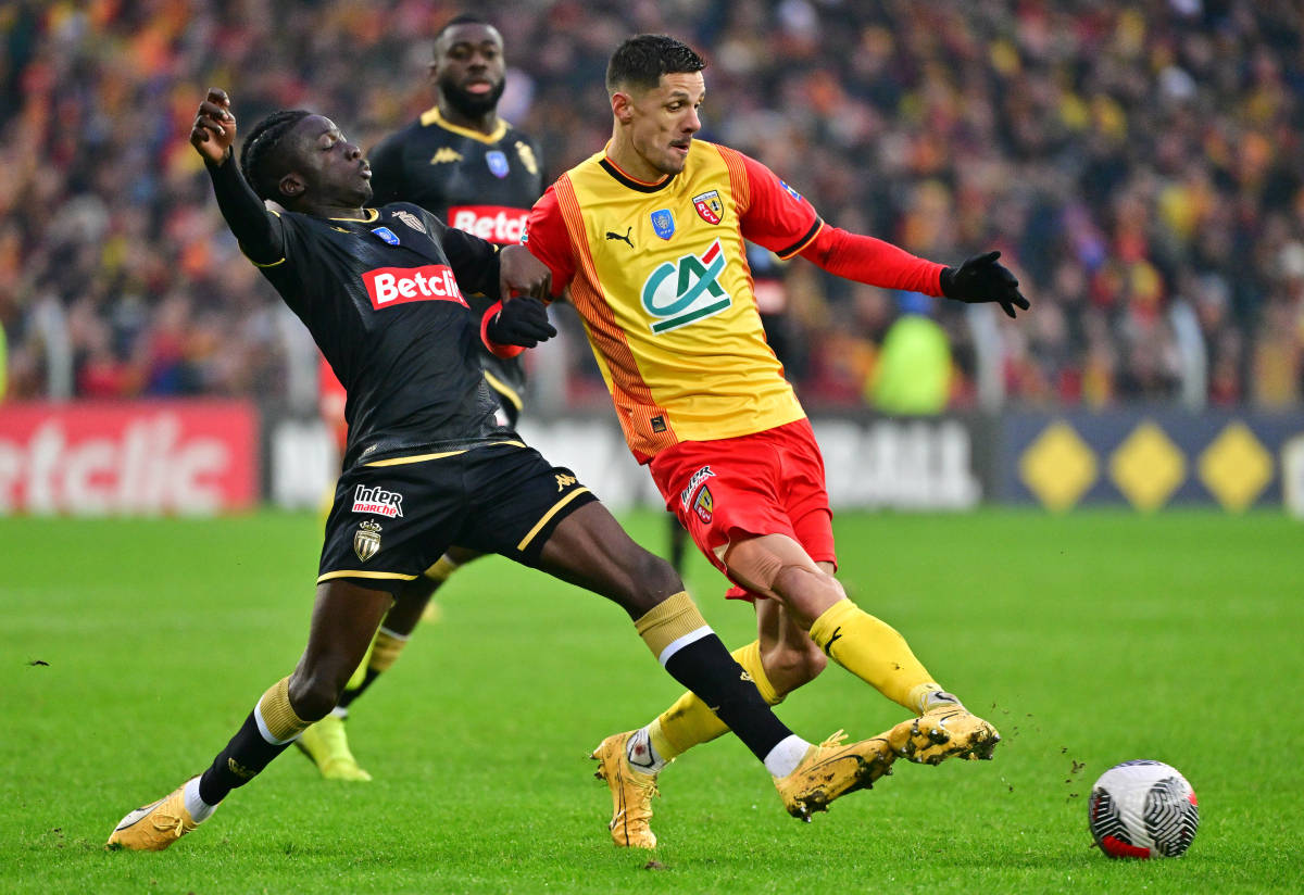 包含摩纳哥遭遇主场失利，联赛排名下滑的词条