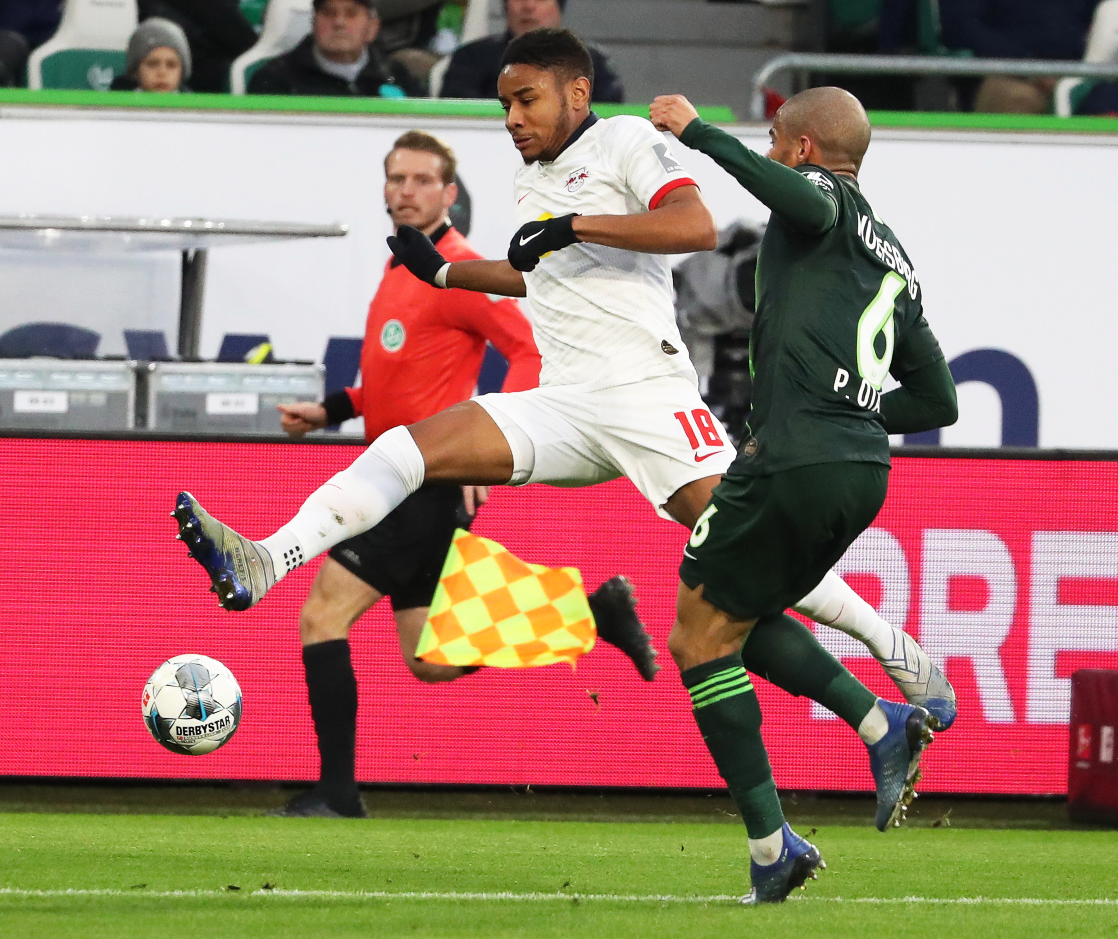 包含莱比锡与米兰战平，晋级形势不明的词条