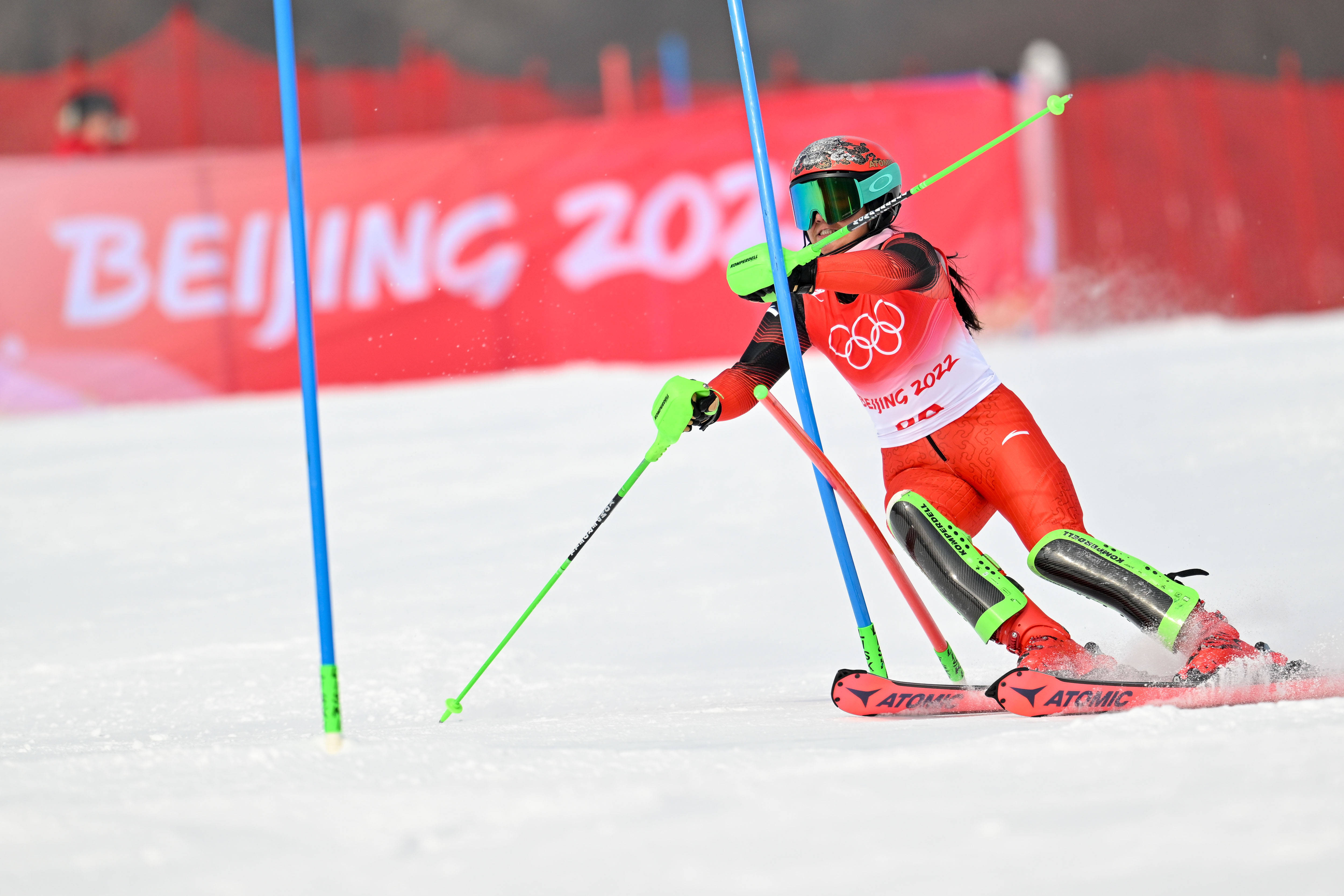 奥地利运动员在高山滑雪中夺冠